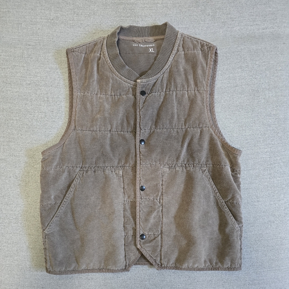 Save Khaki United brown quilted/corduroy vest